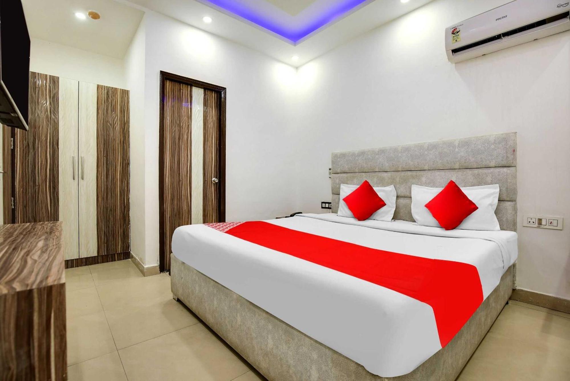 Hotel O Av Continental Zirakpur Exterior photo